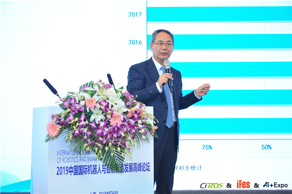 中国机器人产业联盟理事长、新松公司总裁曲道奎博士发表《中国机器人最新统计数据发布及分析》的权威报告1.jpg