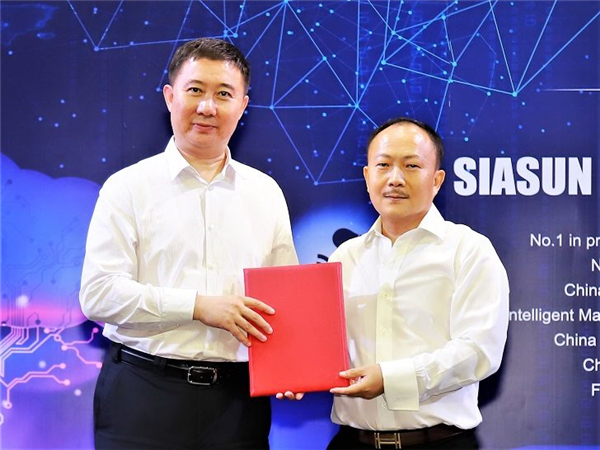 （图）新松公司同泰国SUN robotics签署战略合作框架协议.jpg