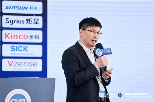 中国移动机器人产业联盟主席、新松公司副总裁张雷作主题报告.jpg
