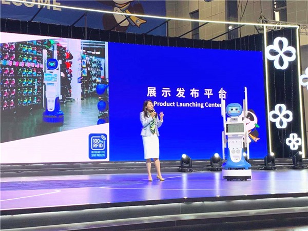 携手迪卡侬——中国首台零售业RFID盘点机器人“正式入职”