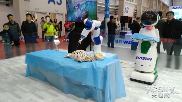 应用医疗领域 新松机器人带来"黑科技"