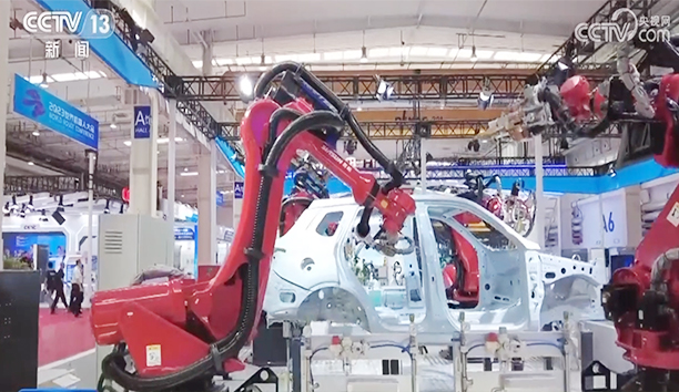 央视《新闻联播》报道新松工业机器人为“机器人+”赋能