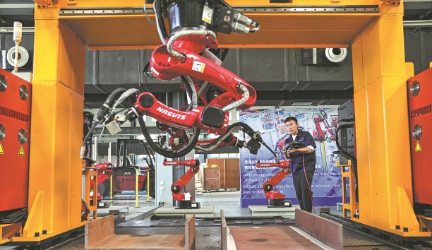 中国日报网——Experts call for more efforts in robotics