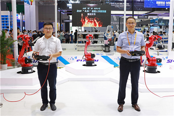 新松“火弧”机器人智能焊接系统重磅发布,现场达成订购近200套！