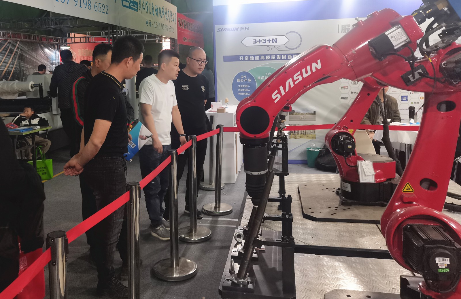 新松工业机器人亮相第27届胜芳家具国际博览会